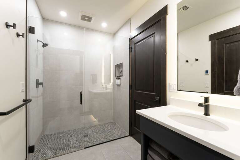 Jack & Jill Bathroom. | Main Level