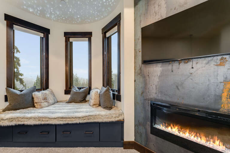 Window nook perfect for reading. | Main Level