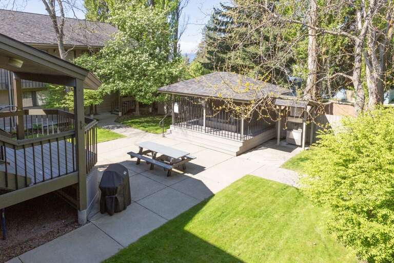 Shared hot tub. | Exterior