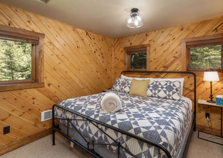 Queen bedroom | Lower Level