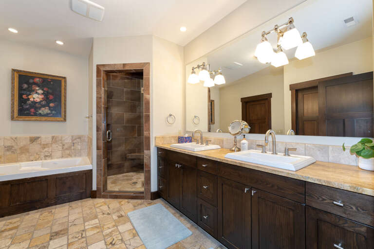 Ensuite bathroom. | Main Level