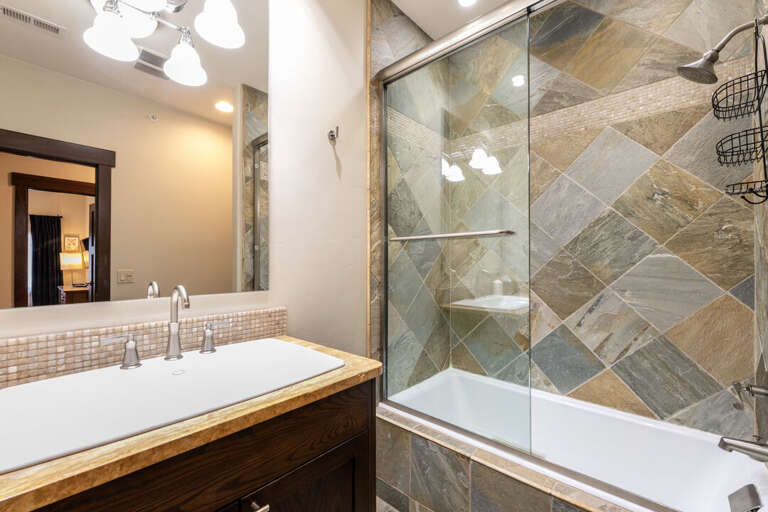 Shared bathroom. | Main Level