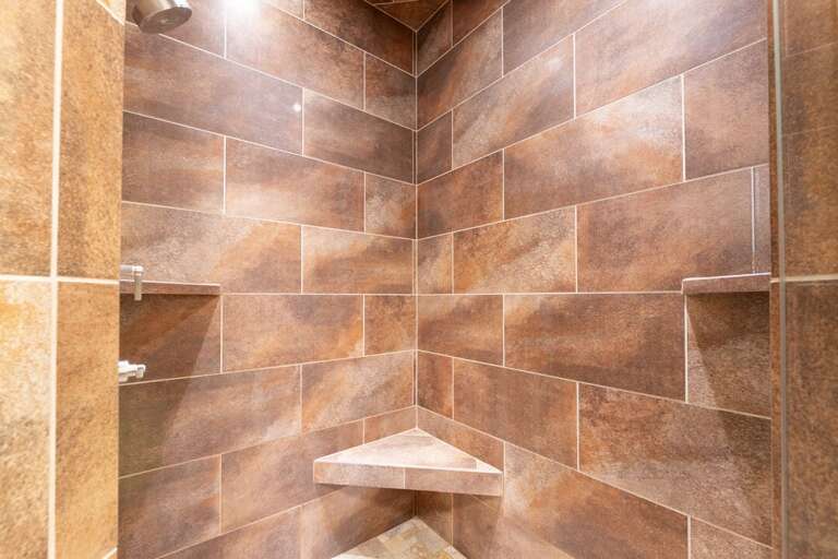 Walk-in shower. | Main Level