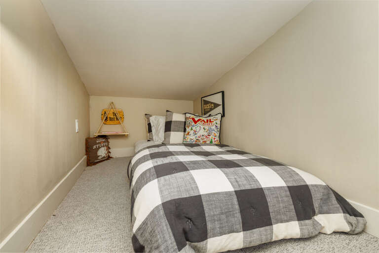 Loft sleeping area with comfortable bedding I Loft