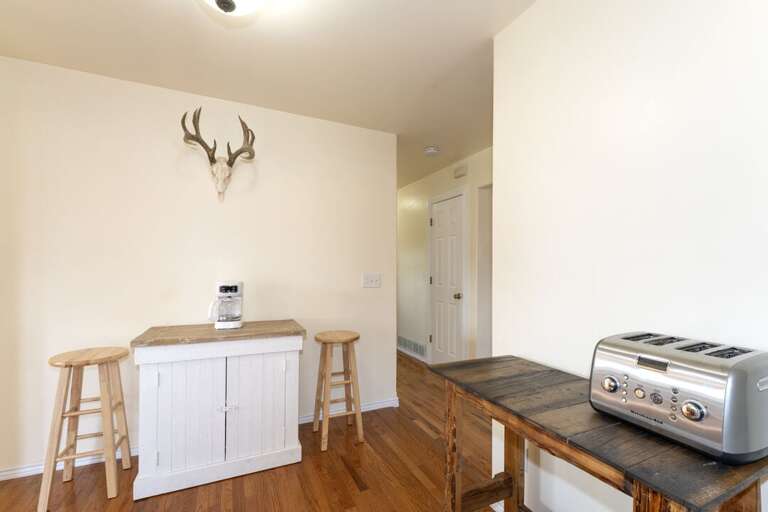 Coffee area with 2 additional seats. | Glacier Ridge House