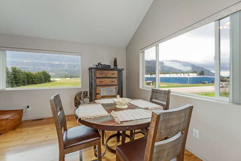 Dining table with seating for 4. | Glacier Ridge Suite