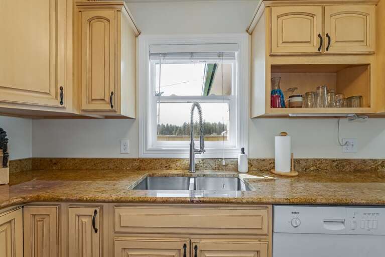 Kitchen. | Glacier Ridge House