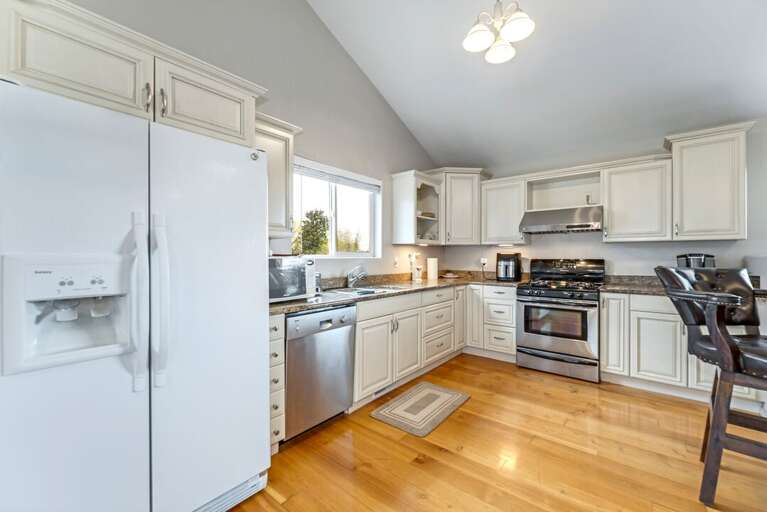 Kitchen. | Glacier Ridge Suite