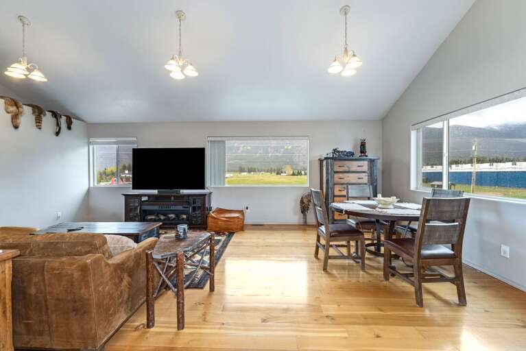 Living room and dining area with mountain views. | Glacier Ridge Suite