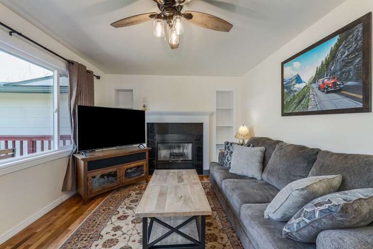 Living room. | Glacier Ridge House