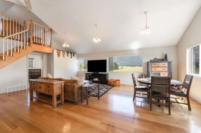 Living room. | Glacier Ridge Suite