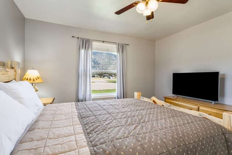 TV. | Glacier Ridge House