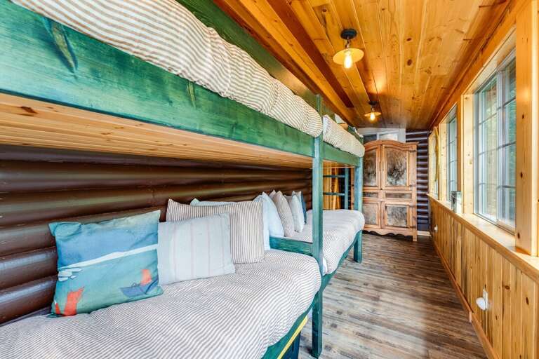 Bunk room, perfect for the kids! | Main Level