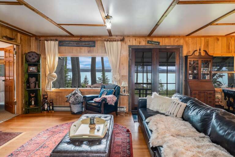 Cozy up with views of Flathead Lake!