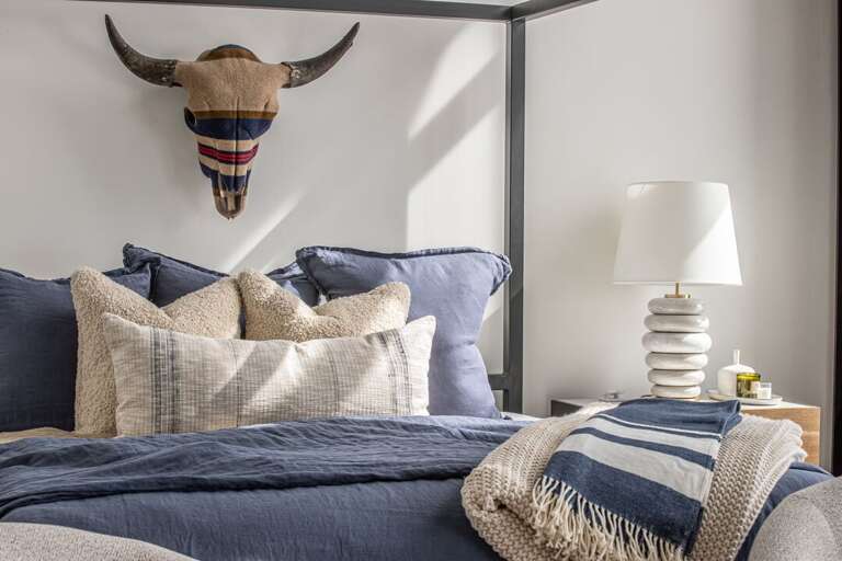 Decorative pillows I Upper Level