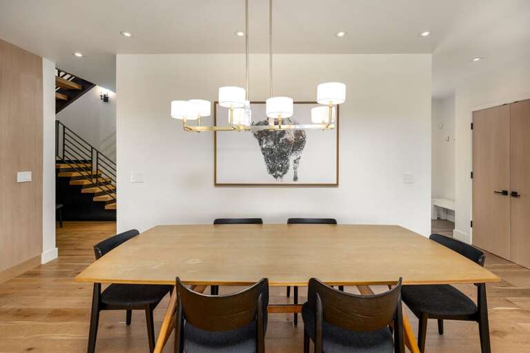 Dining table for 8 I Main Level