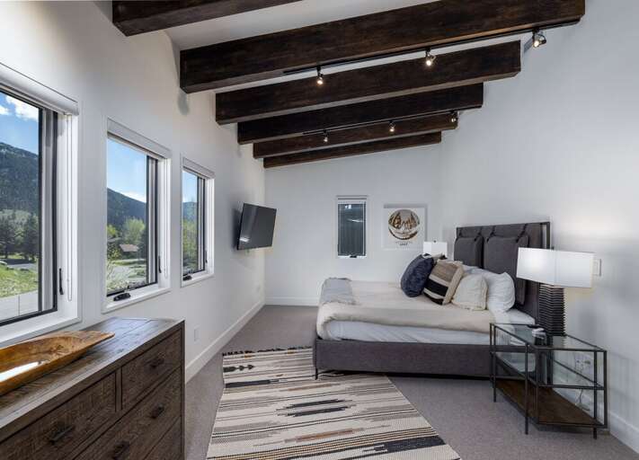 Inviting room with peace and comfort I Upper Level