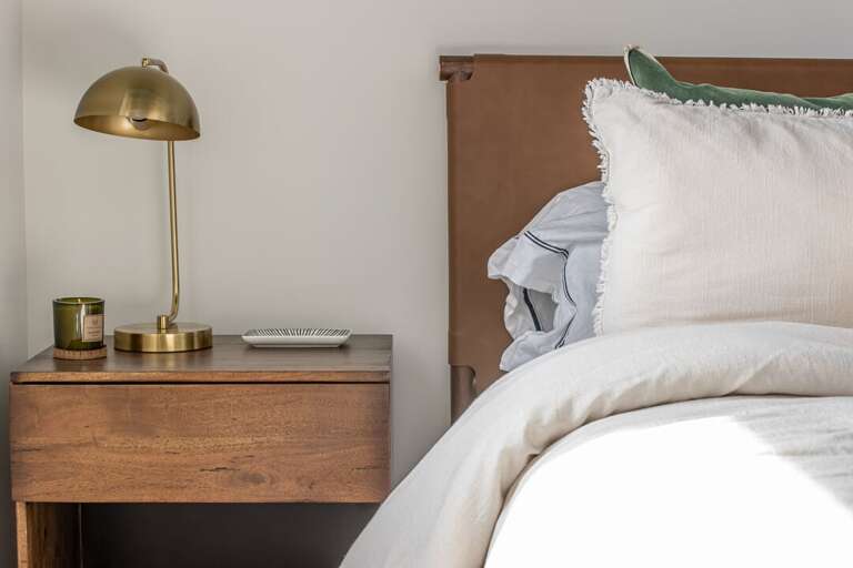 Nightstand with lamp I Upper Level