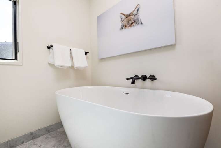 Soaking Tub | Upper Level