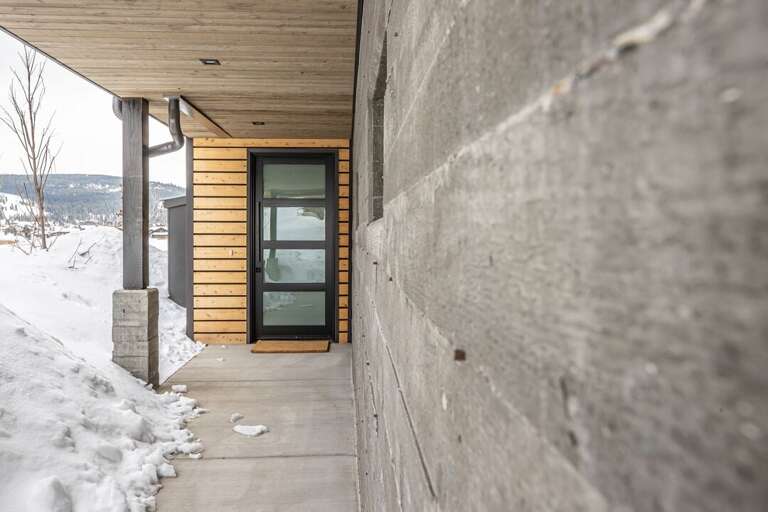 Walkway to front entryway I Exterior