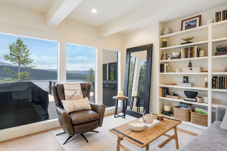 Additional seating area in living space | Interior