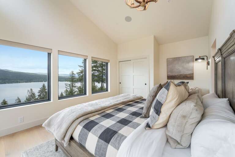 Bed room on main floor with king size bed | Interior
