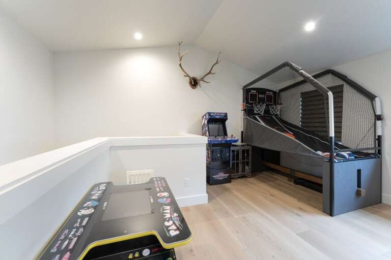 pac man and basketball arcade games | Interior