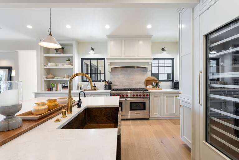 Plenty of room to host meals | Interior