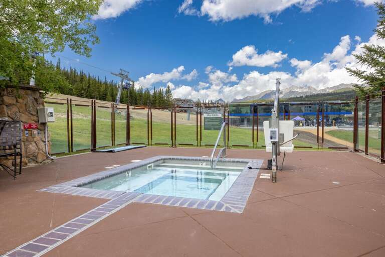 Community hot tub open year round | Exterior