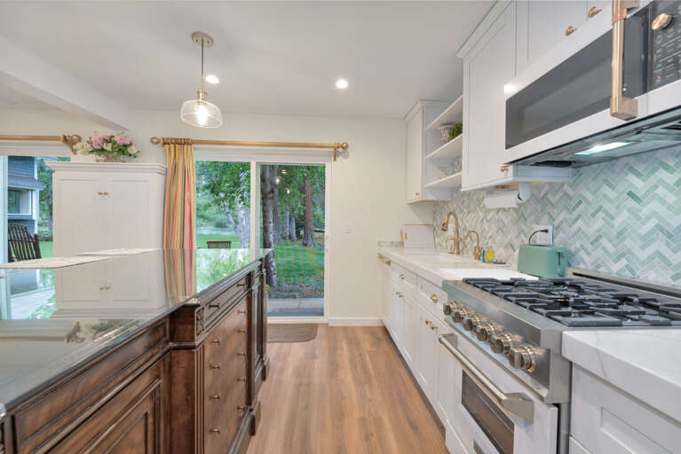 Gas stove. | Main Level