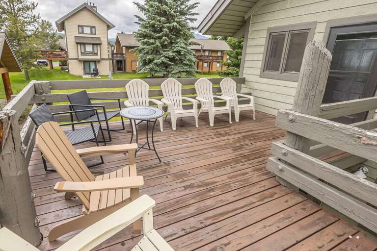 Outdoor Seating | Upper Level