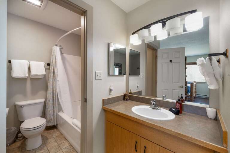 Ensuite bathroom to the bunk room with Tub/shower combo | Upper Level