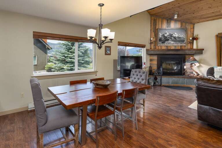 Seating for six at the dining room table | Main Level