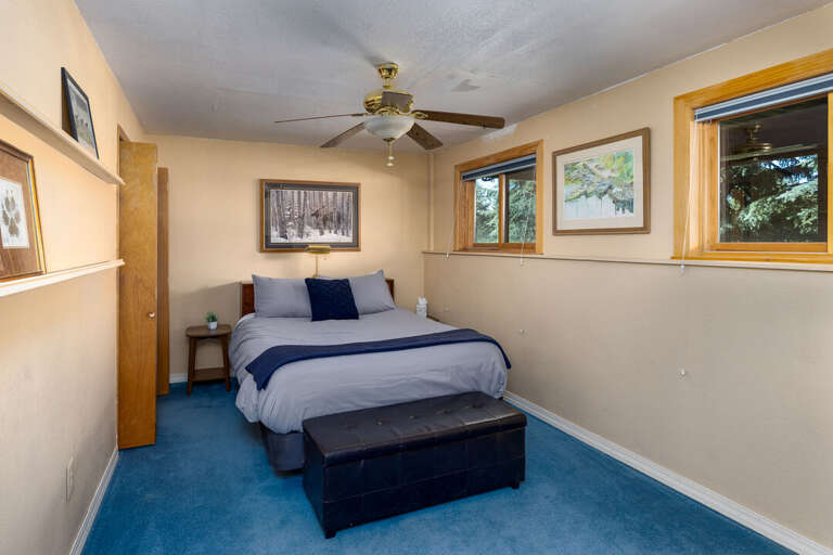 Queen bed with easy access | Main Level