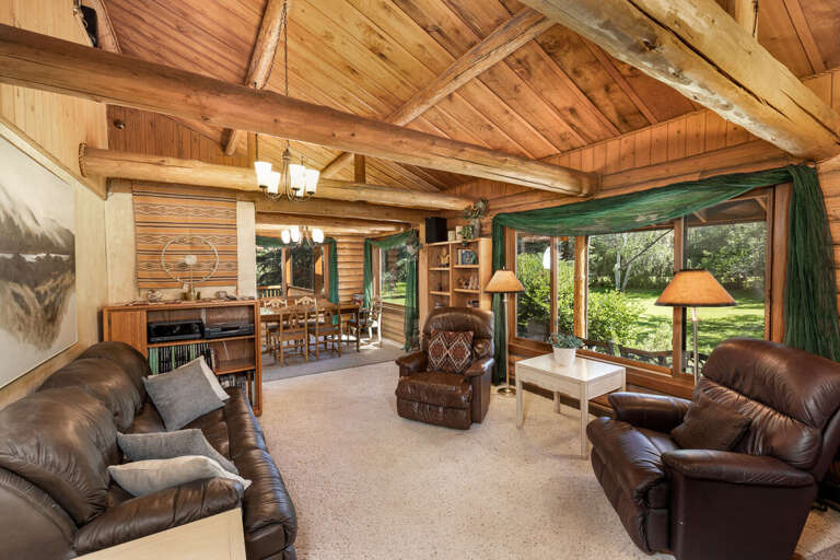 Seating for 5 | Main Level