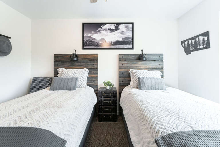 Twin beds side by side I Upper Level
