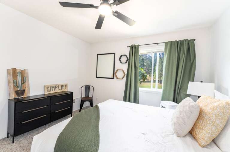 Queen bed and ceiling fan. | Main Level