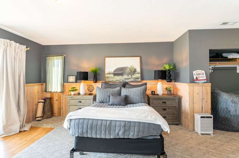 Queen bed. | Lower Level