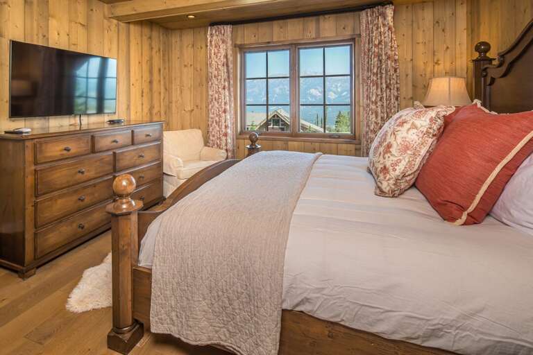 Comfortable bedding and smart tv | Main Level