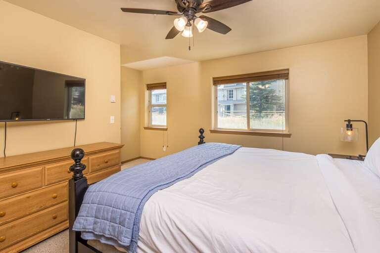 Comfy bedding | Main Level