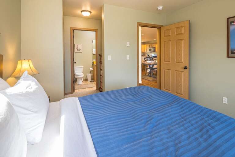 Ensuite bedroom and bathroom | Main Level