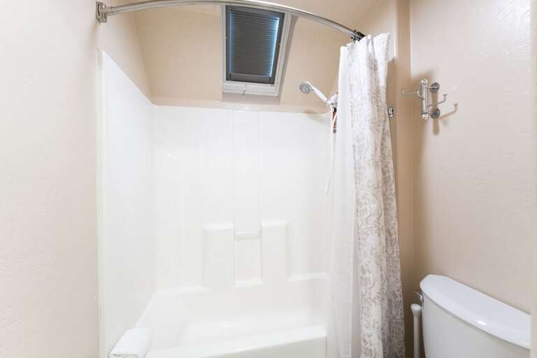 Shower/tub combo | Second Level