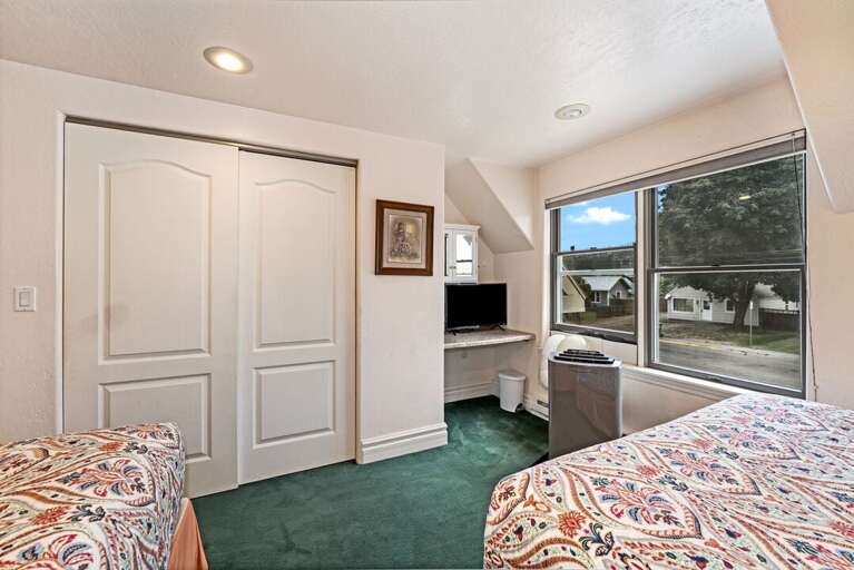 TV, closet, and AC unit. | Second Level