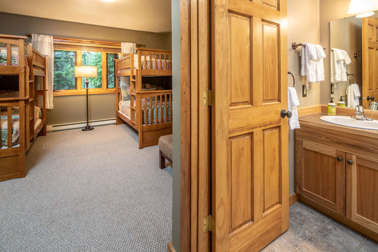 Enjoy the convenience of the ensuite bathroom | Lower Level