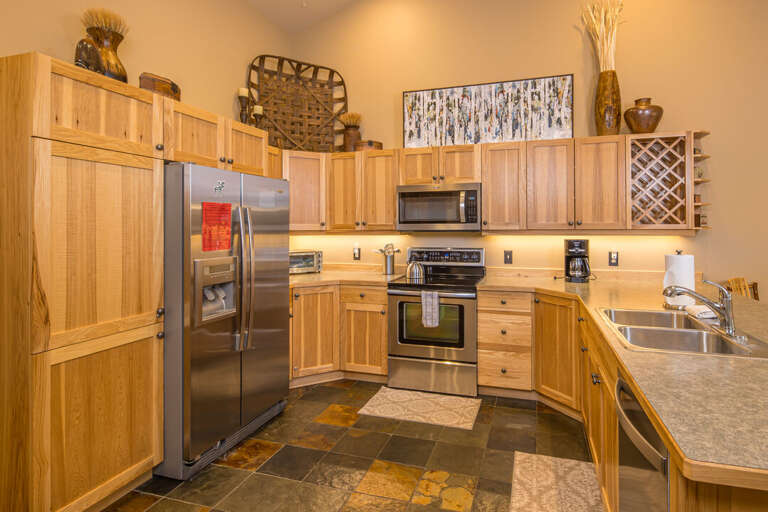 Fully equipped kitchen for all your culinary needs | Main Level