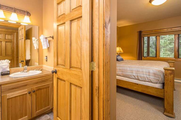 Wake up to gorgeous morning light | Lower Level