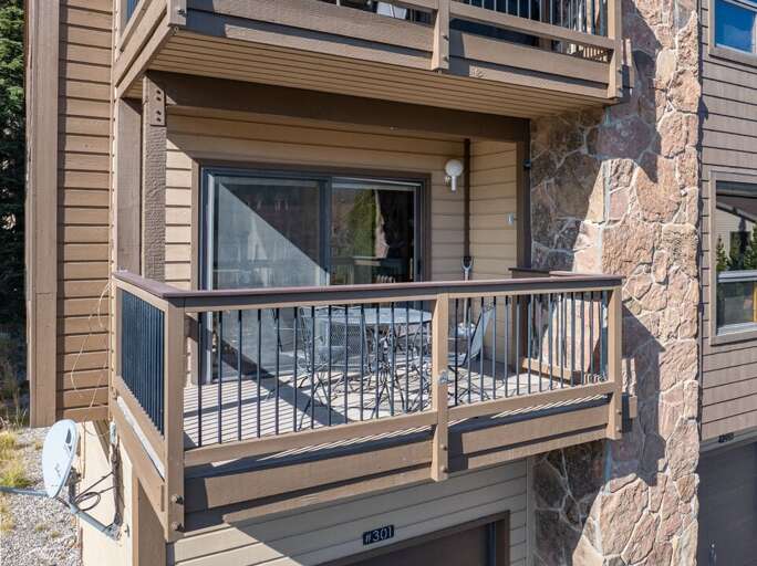 The deck is ready for a sunny lunch or an evening drink after the lifts close.