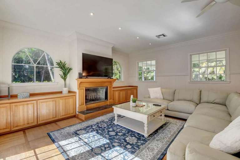 Living Room With Fireplace And Sectional Sofa Living Room With Fireplace And Sectional Sofa