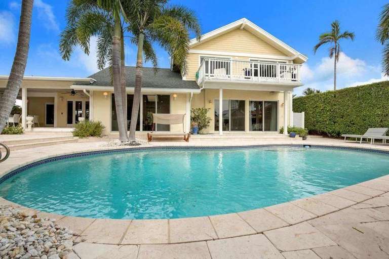 Residential House With Swimming Pool Residential House With Swimming Pool