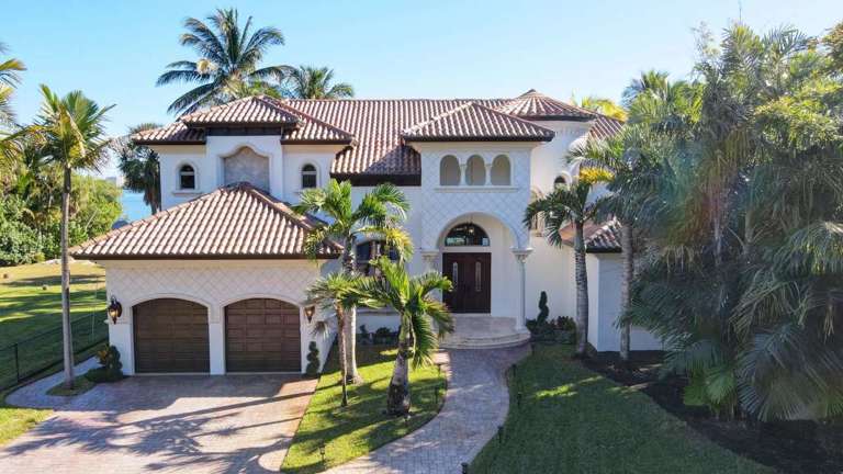 Mediterranean-style Residential House With Palm Trees Mediterranean-style Residential House With Palm Trees